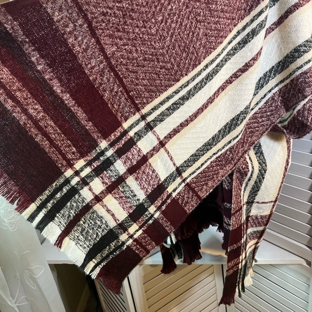 NEW LINCOLN PONCHO - Picture 3 of 10